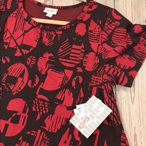 Small Lularoe Carly black and red